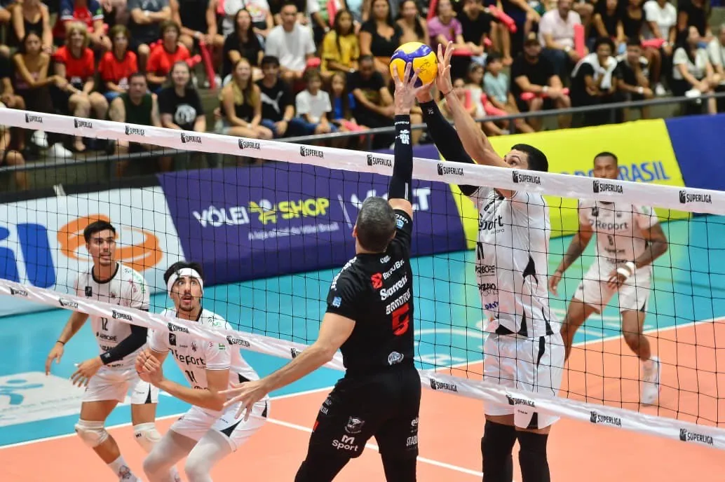 Suzano vira partida contra Vôlei Guarulhos e vence a primeira na Superliga em 2026