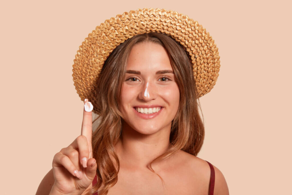 5 dicas para controlar a oleosidade e o brilho da pele no verão
