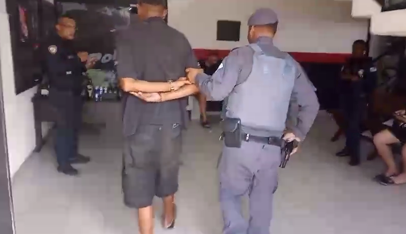 Homem é preso suspeito de furtar R$ 200 de malote em banheiro de rodoviária em Arujá