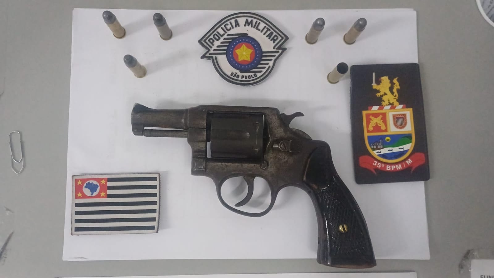 Homem é preso após ameaçar ex-companheira com arma de fogo, em Itaquaquecetuba