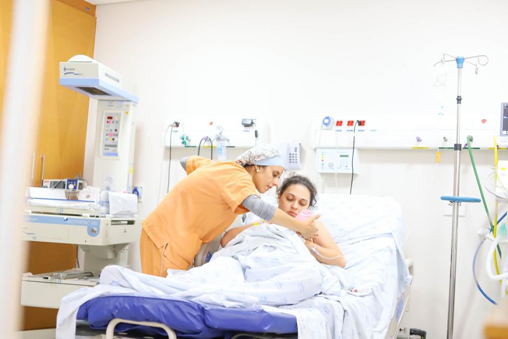 Esther Marcondes, mãe e bebê pós-parto | Letícia Galo