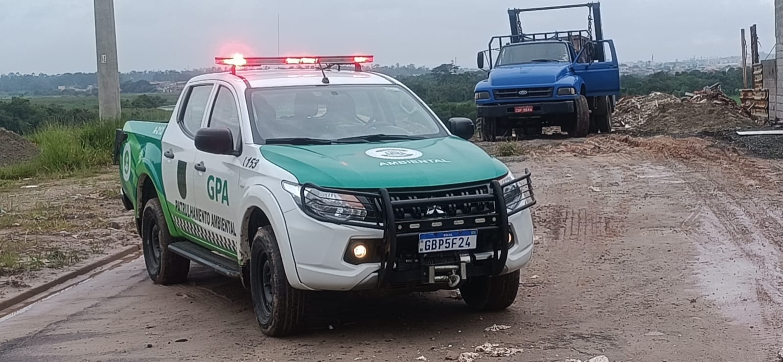 Homens são detidos pela GCM após descarte irregular em Suzano