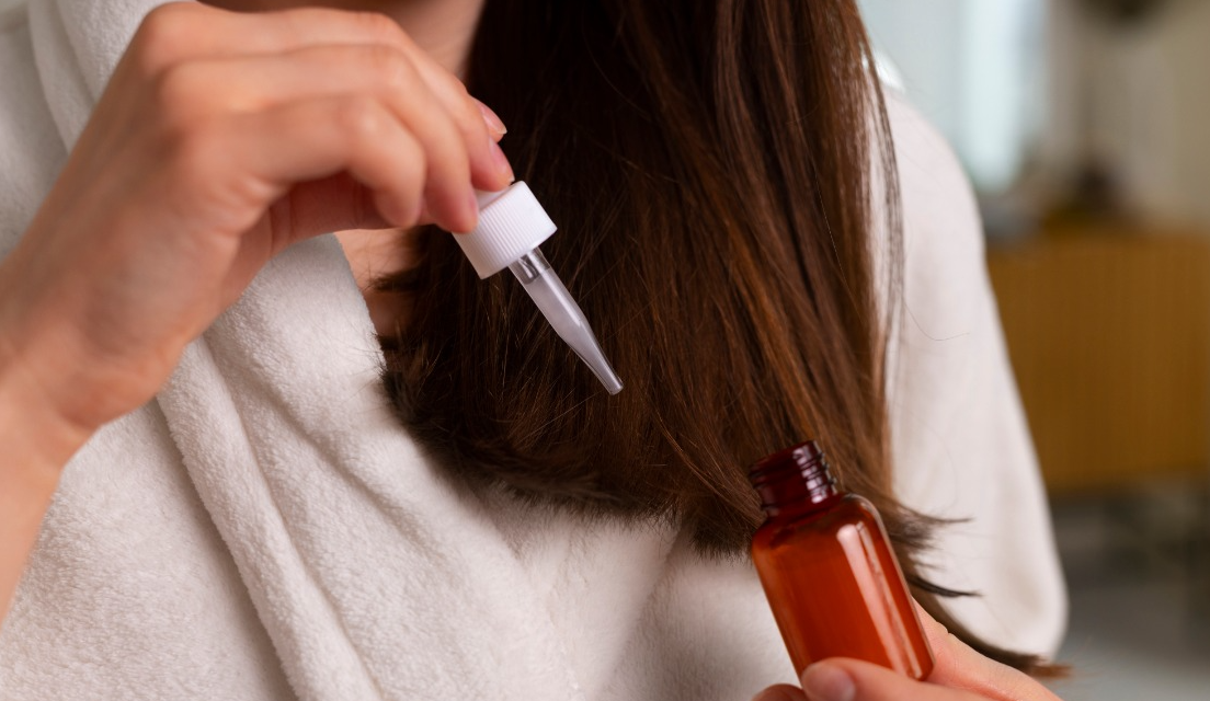 Óleo de cabelo: quando usar e como evitar o excesso nos fios?