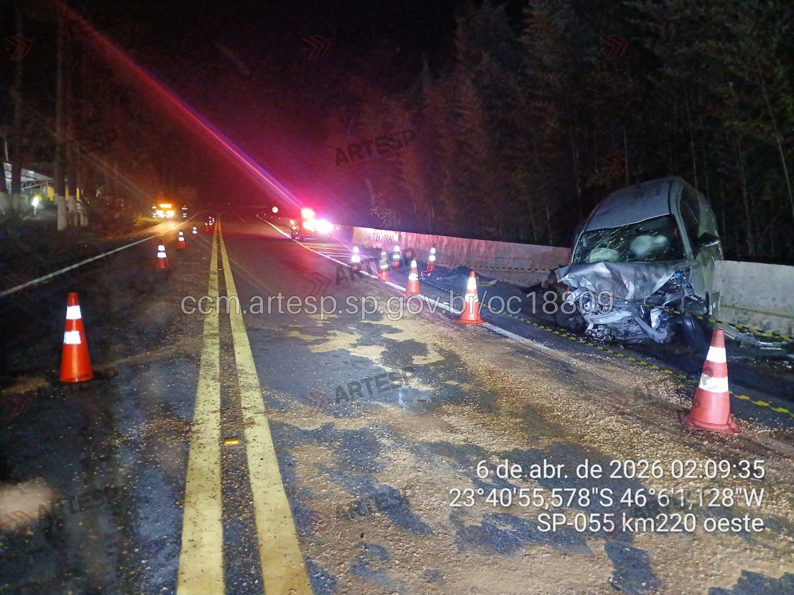 Acidente na Mogi-Bertioga deixa dois mortos e quatro feridos