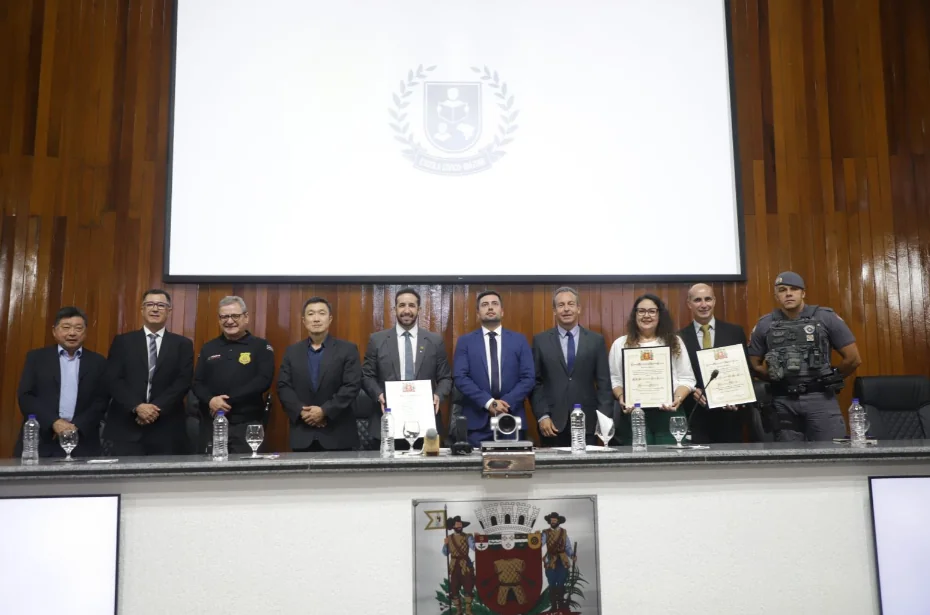 Câmara de Mogi das Cruzes homenageia escolas cívico-militares e deputado autor do projeto