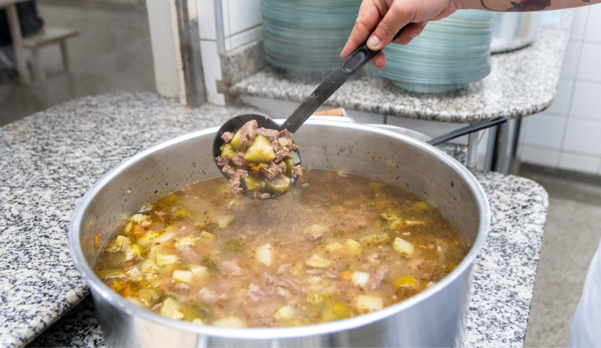 Afogado, prato típico da Festa do Divino, será servido nas escolas e creches municipais