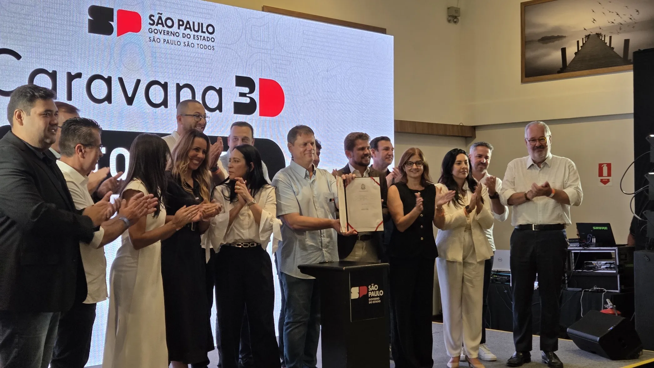 Tarcísio encerra agenda no Alto Tietê em reunião com prefeitos e assinatura de pacote de obras