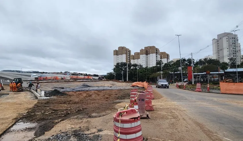 Obras alteram o acesso à Avenida Dante Jordão Stoppa, em Mogi, nesta quinta-feira