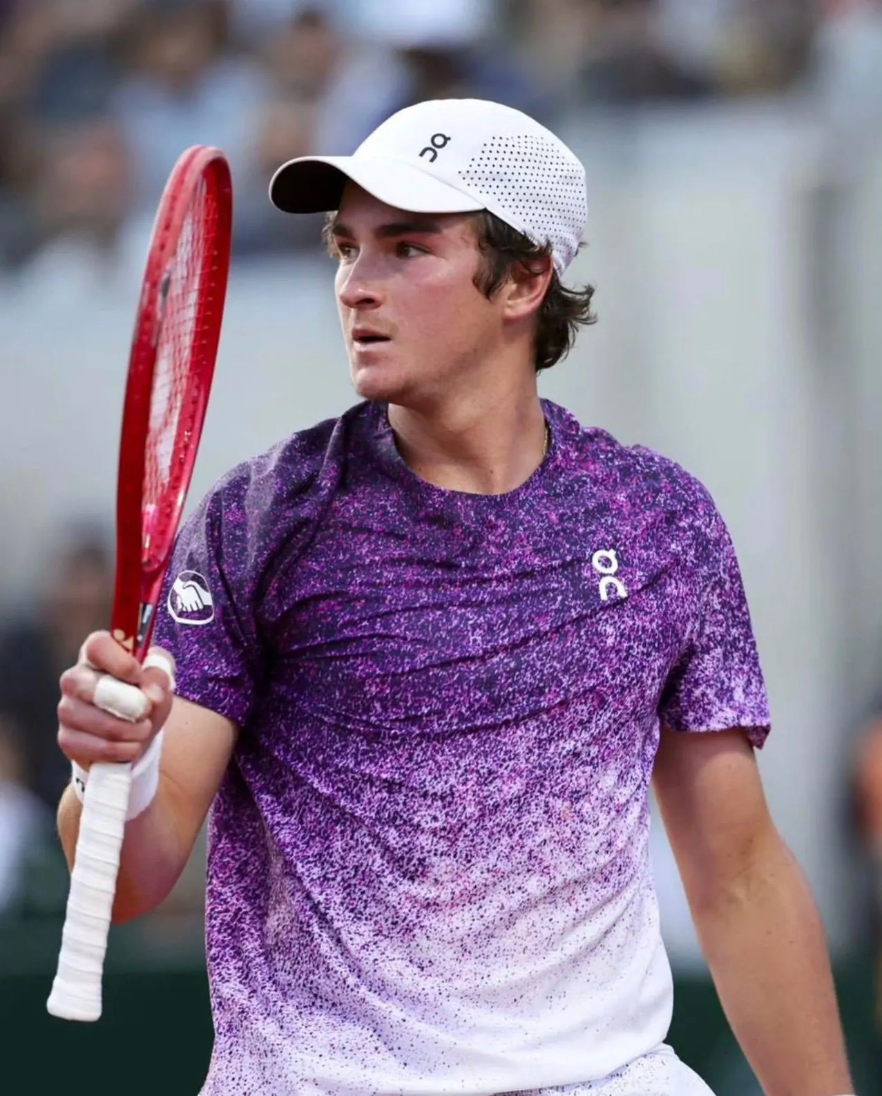 De virada, João Fonseca elimina Djokovic em Roland Garros