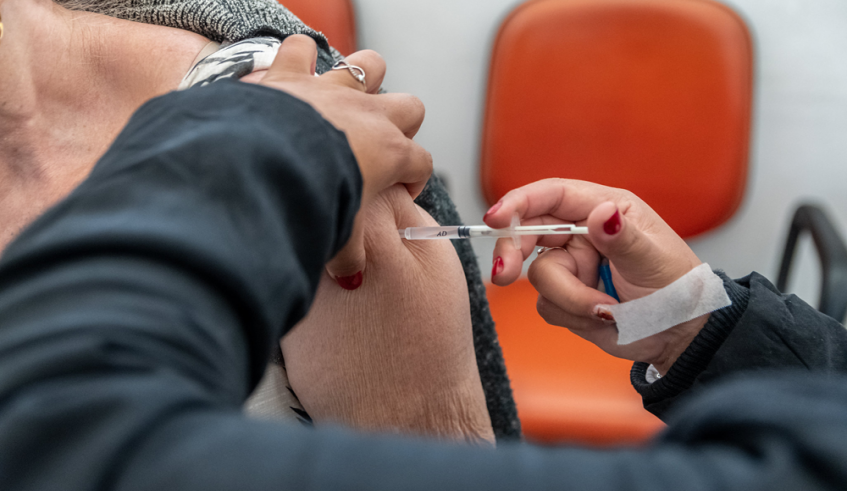Mogi realiza vacinação contra a gripe no Bom Prato e Terminal Central