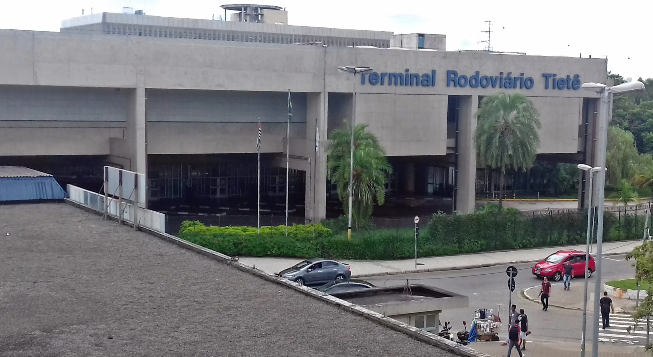 Como adolescente de 12 anos conseguiu viajar sozinha para o Rio de Janeiro? Caso levanta dúvidas sobre embarque de menores
