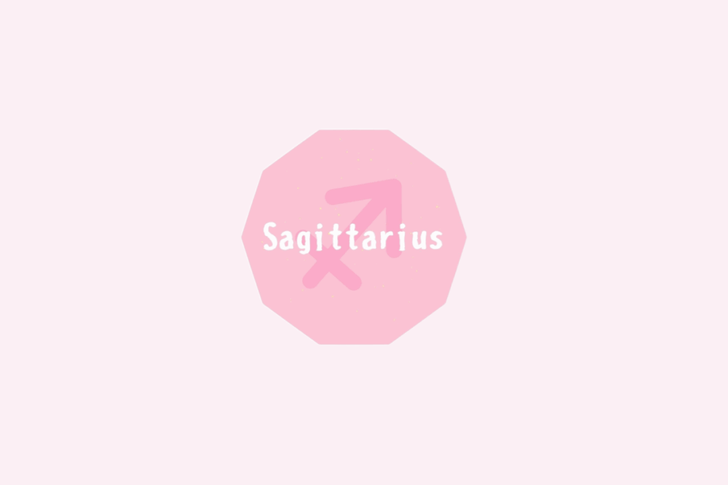 Símbolo do signo de Sagitário, uma flecha apontada para cima na diagonal, em rosa sobre um octógono rosa-claro, com o nome "Sagittarius" escrito ao centro