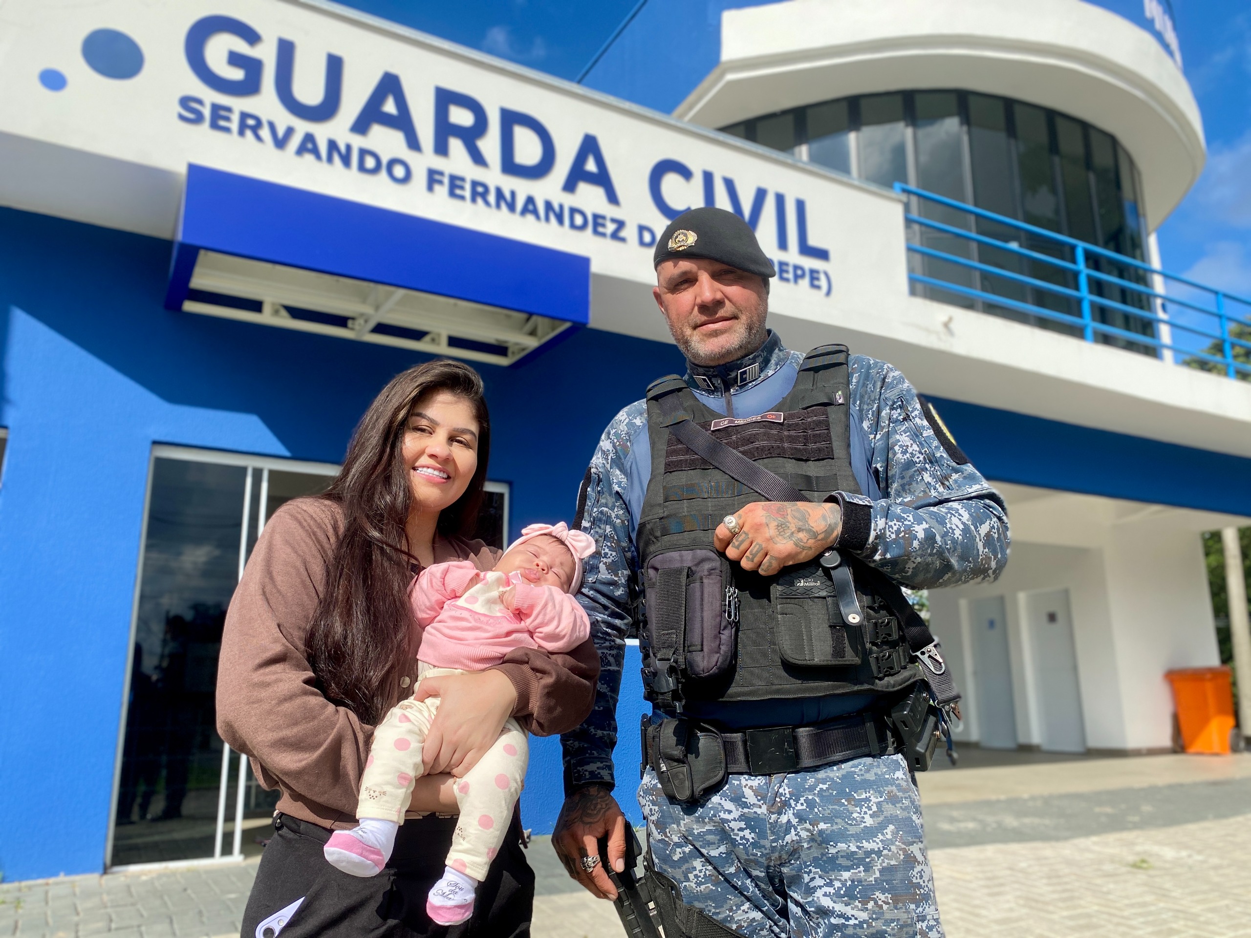 GCM de Itaquaquecetuba salva bebê de 2 meses após engasgo