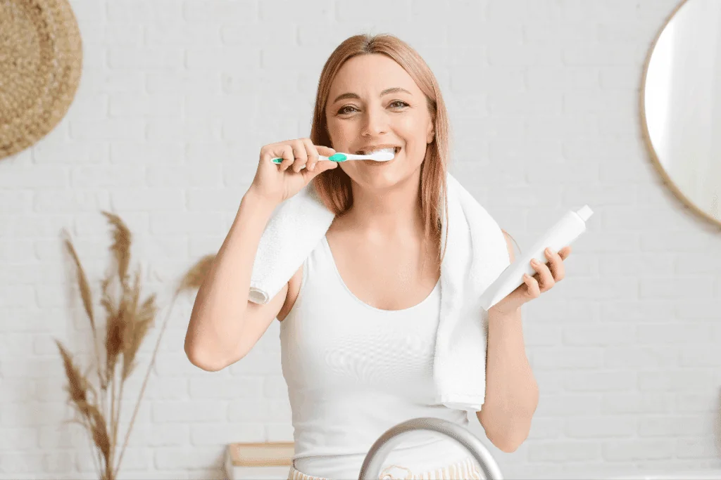 7 hábitos comuns que podem danificar os dentes