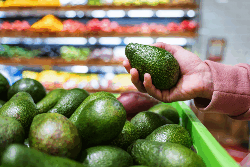 Nem na geladeira, nem na bancada: este é o melhor lugar para guardar o abacate verde