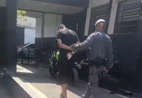 Homem é preso após invadir casa da ex-mulher e esfaquear atual namorado dela, em Itaquá