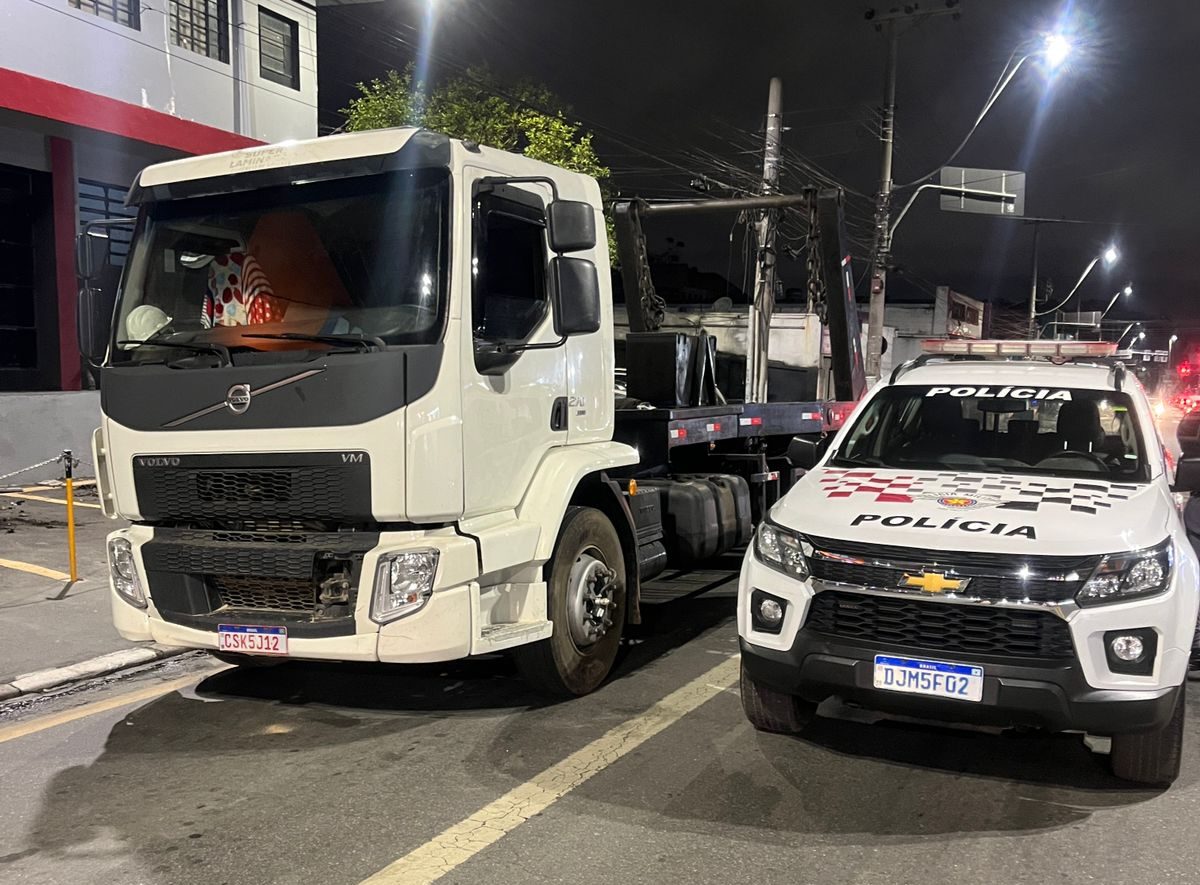Procurado por tráfico de drogas é preso com caminhão roubado, em Itaquaquecetuba