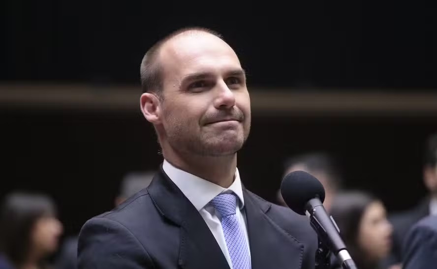 Delator confirma transferência de US$ 12,3 milhões a fundo de advogado próximo de Eduardo Bolsonaro