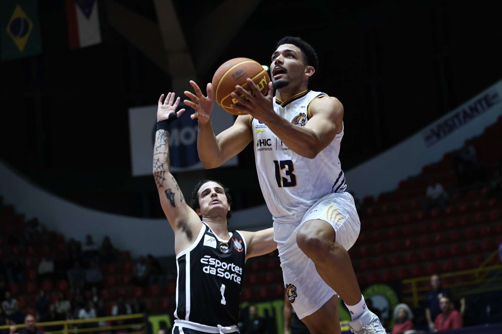 Mogi Basquete enfrenta o Corinthians na semifinal do Campeonato Paulista