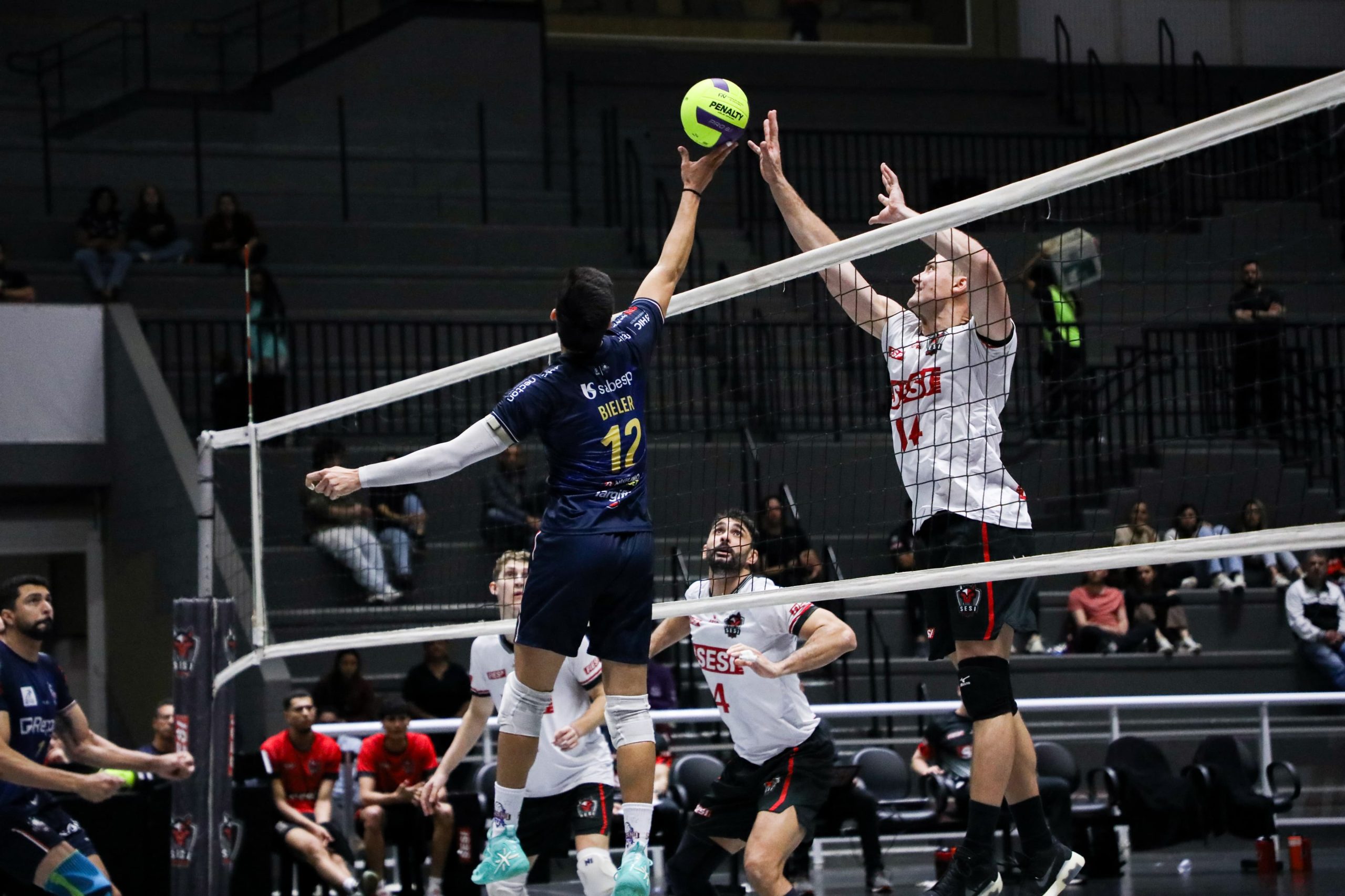 Suzano Vôlei vence Sesi em Bauru e se aproxima de vaga no semifinal do Paulista 2026