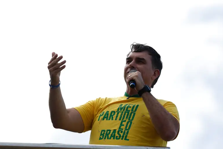 CNBB nega envolvimento em produção de notícias falsas após fala de Flávio Bolsonaro