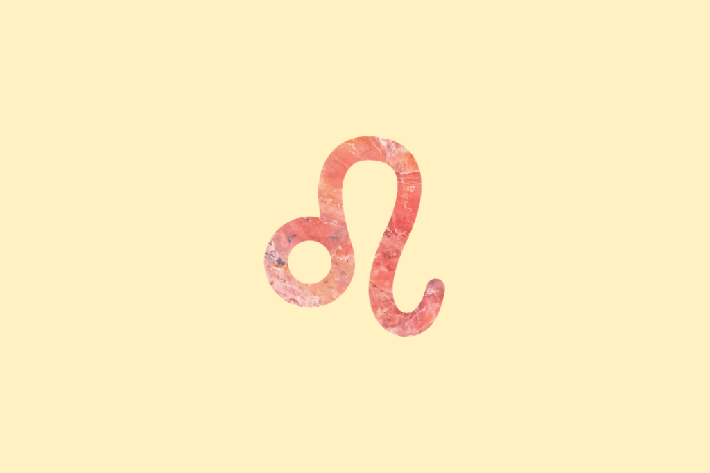 Ilustração do signo Leão, contendo o símbolo do signo com textura de mármore em tons de coral e rosa, formado por um pequeno círculo ligado a uma linha curva que lembra a juba e a cauda do leão, em fundo amarelo-claro.