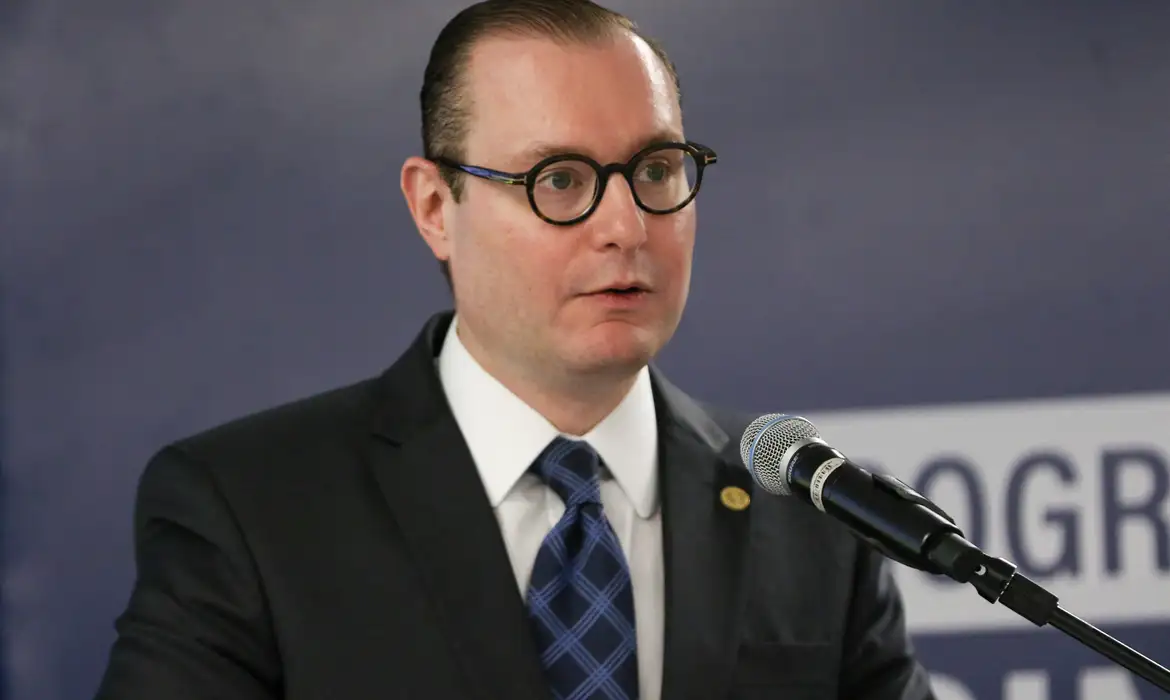 Ministro do STF, Zanin concede liminar e estende horário de votação até as 19h em todo o país