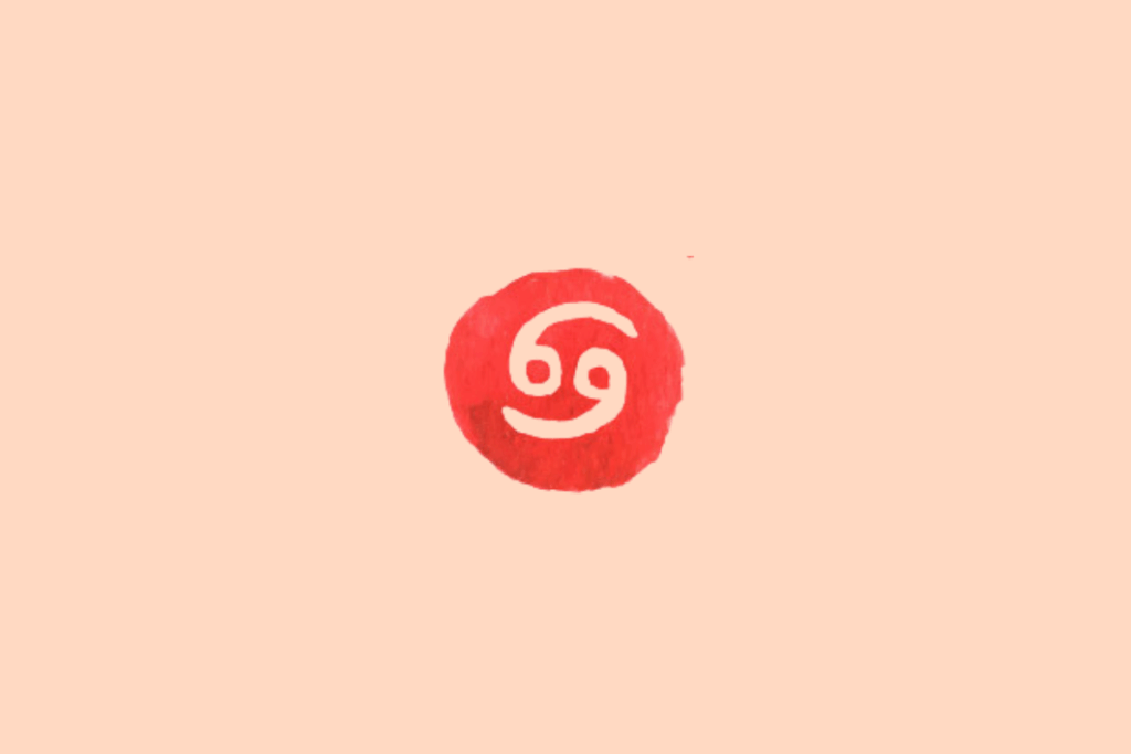 Ilustração do signo de Câncer sobre fundo uniforme em tom pêssego-claro. No centro, há uma mancha circular irregular em vermelho vivo, com textura semelhante à aquarela e variações de tonalidade. Dentro dela, o símbolo de Câncer aparece em tom creme, formado por duas curvas opostas, cada uma com uma extremidade arredondada em formato circular. Os traços se organizam de maneira espelhada, lembrando o número 69.