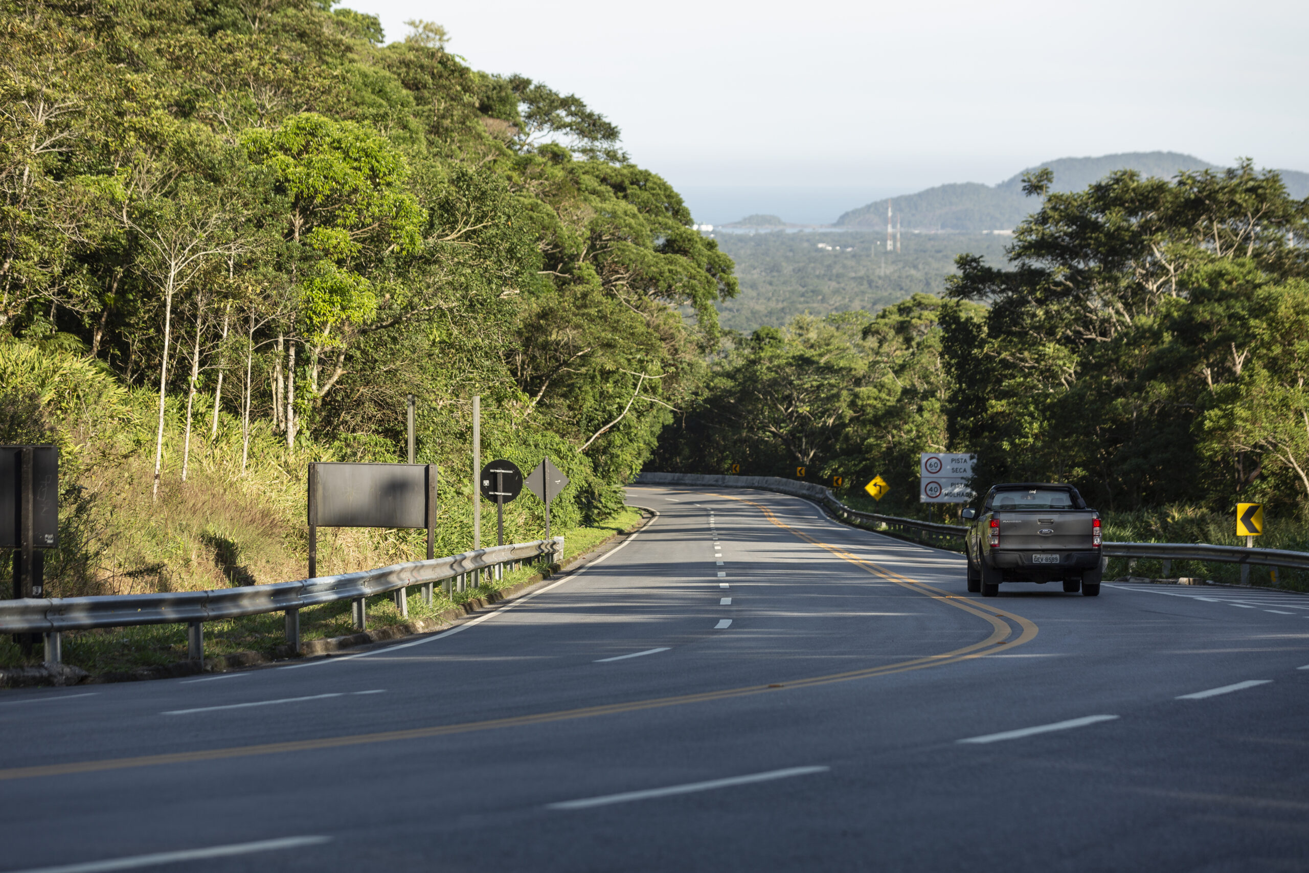 Mogi-Bertioga e Mogi-Dutra devem receber 592 mil veículos até segunda-feira (12)
