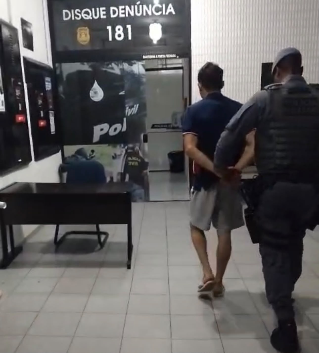 Suspeito é preso após chutar e enforcar a namorada em Arujá