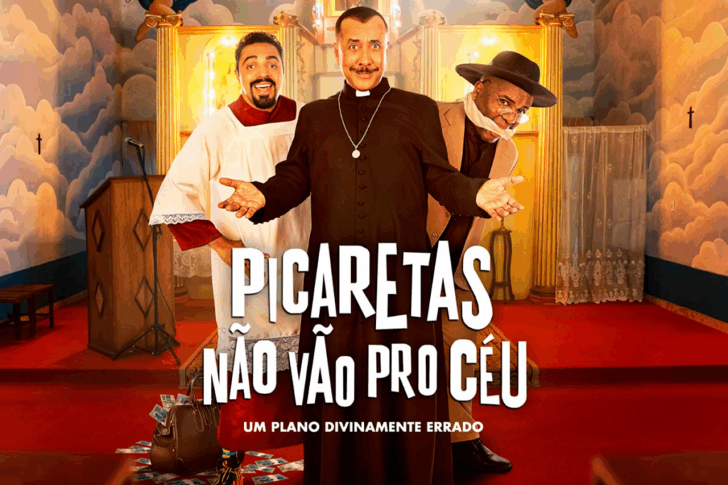 Pôster do filme "Picaretas Não Vão pro Céu – Um plano divinamente errado". No centro, um homem vestido de padre, com batina preta e crucifixo, sorri de braços abertos. Ele está ladeado por um homem com veste de coroinha e outro de chapéu e óculos, dentro de uma igreja com paredes pintadas de nuvens e carpete vermelho. Aos pés deles há uma bolsa com notas de dinheiro espalhadas.